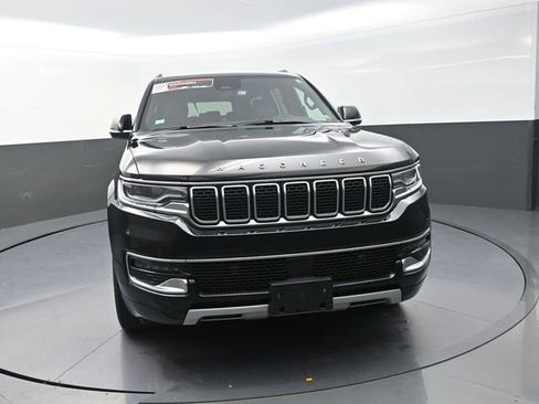 Used 2024 Jeep Wagoneer L Series II w/ Flexible Seating Group AWD/4WD image 4