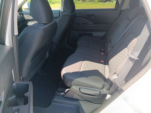 Used 2025 Nissan Pathfinder SV FWD image 16