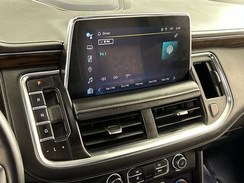 Used 2023 Chevrolet Suburban Premier image 17