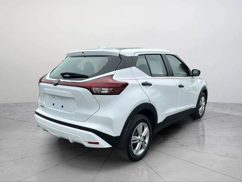 Used 2022 Nissan Kicks S FWD image 5