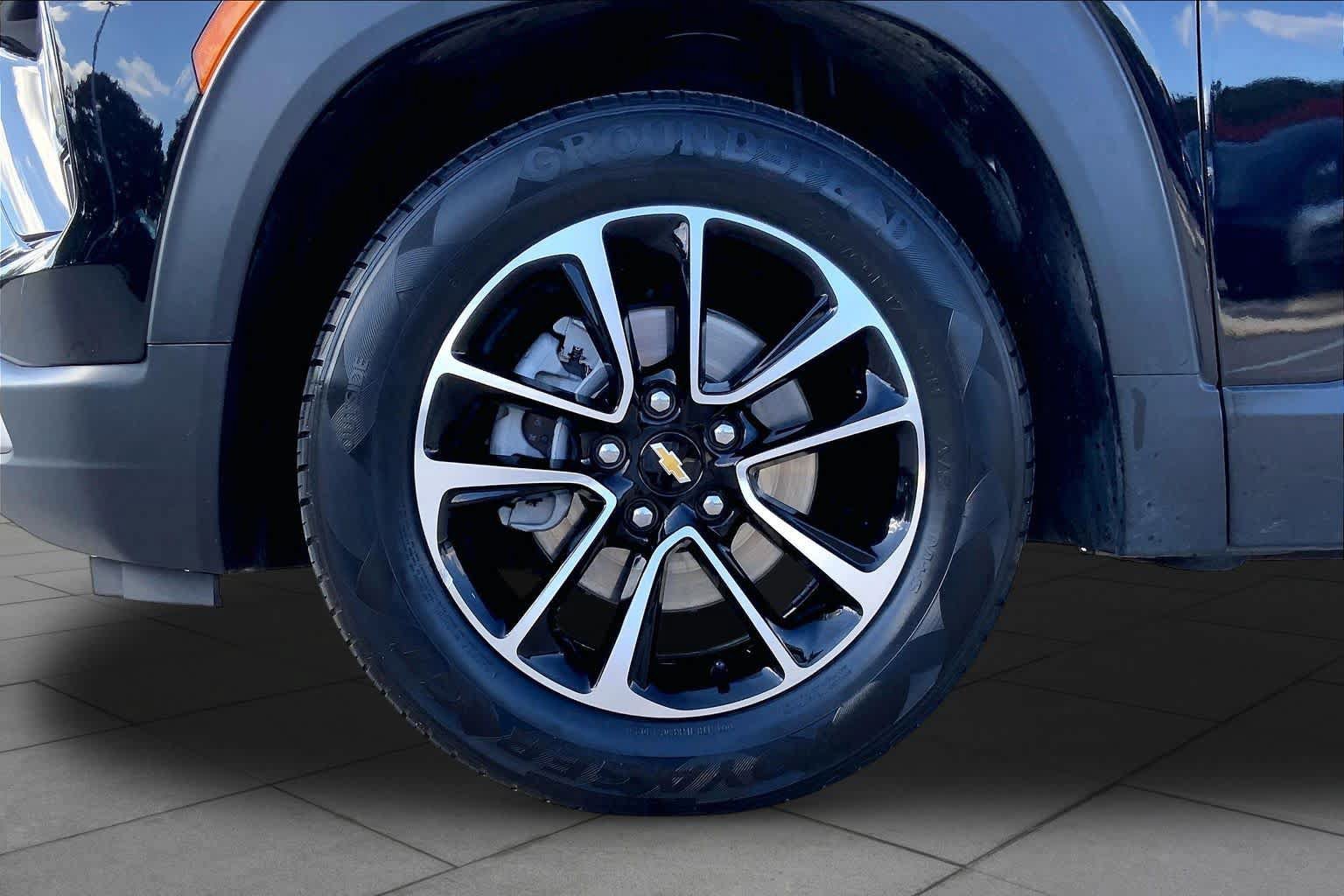 Used 2025 Chevrolet TrailBlazer LT FWD image 11