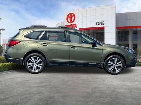 Used 2018 Subaru Outback 2.5i Limited AWD/4WD image 3