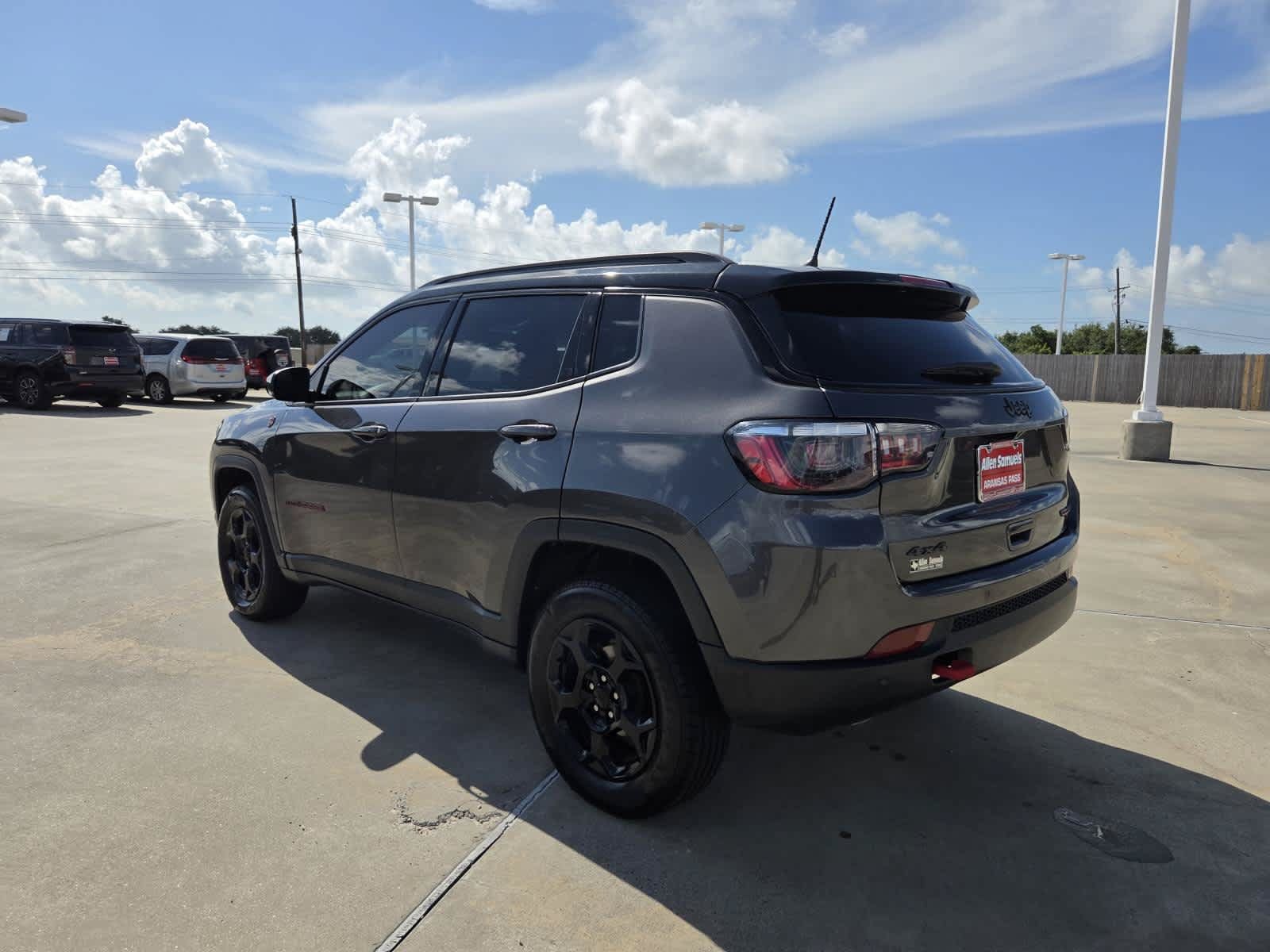 Used 2023 Jeep Compass Trailhawk AWD/4WD image 3