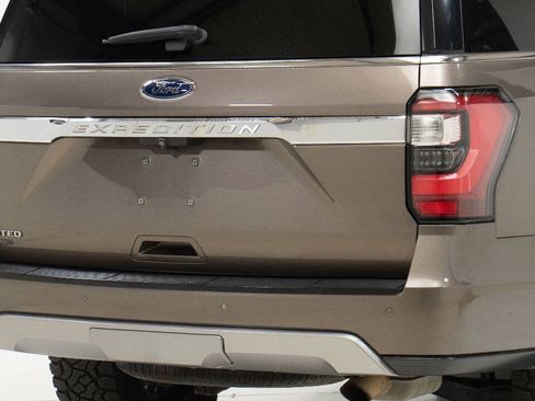 Used 2018 Ford Expedition Limited RWD image 11