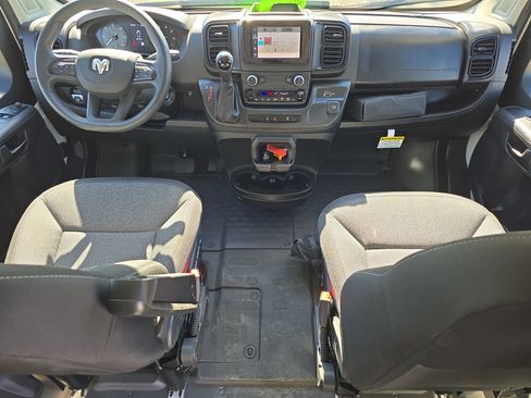 Used 2025 RAM ProMaster 2500 w/ Convenience Group image 9
