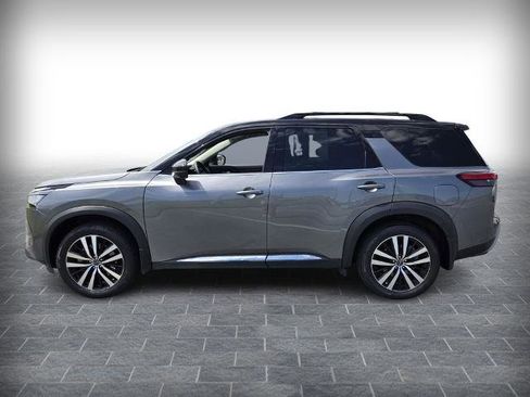 Certified 2025 Nissan Pathfinder Platinum w/ Cargo Package AWD/4WD image 3