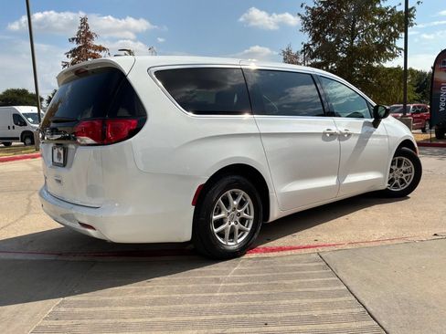 Used 2024 Chrysler Voyager LX FWD image 6