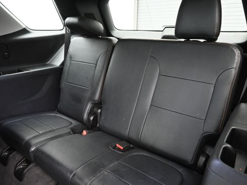 Used 2020 Chevrolet Traverse LT w/ Driver Confidence II Package image 22