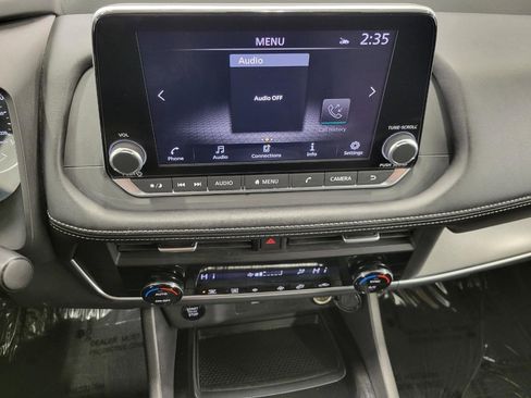 Used 2025 Nissan Rogue SV image 18