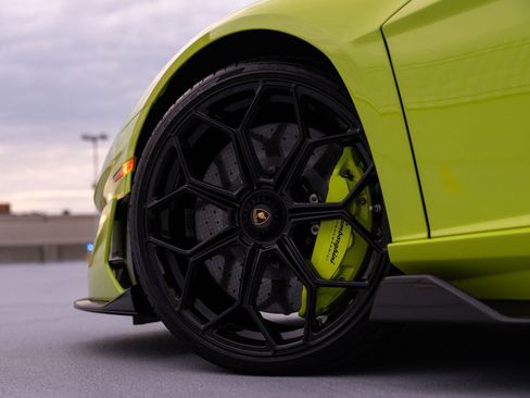 Used 2021 Lamborghini Aventador SVJ AWD/4WD image 14