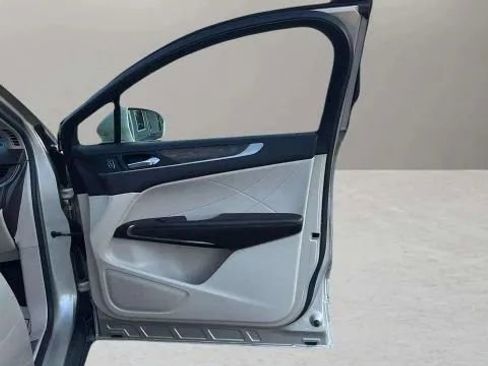 Used 2017 Lincoln MKC Reserve image 46