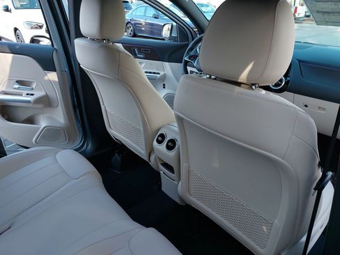 Certified 2025 Mercedes-Benz GLA 250 image 12