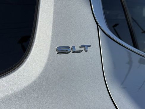 Used 2020 GMC Acadia SLT w/ Driver Alert Package II FWD image 9