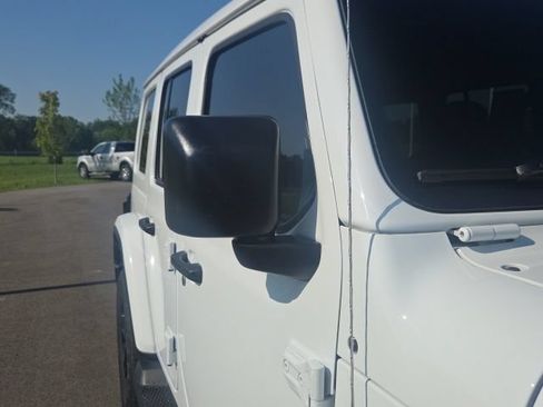 Used 2022 Jeep Wrangler Unlimited Sahara AWD/4WD image 5