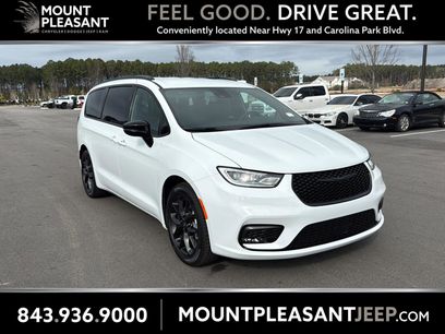 New 2026 Chrysler Pacifica Select w/ S Appearance Package