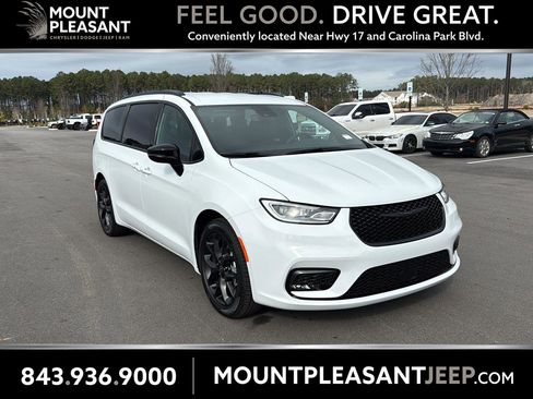 New 2026 Chrysler Pacifica Select w/ S Appearance Package image 1