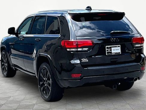 Used 2018 Jeep Grand Cherokee Altitude RWD image 12