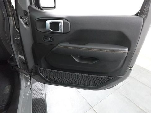 Used 2023 Jeep Wrangler Unlimited Sahara AWD/4WD image 33