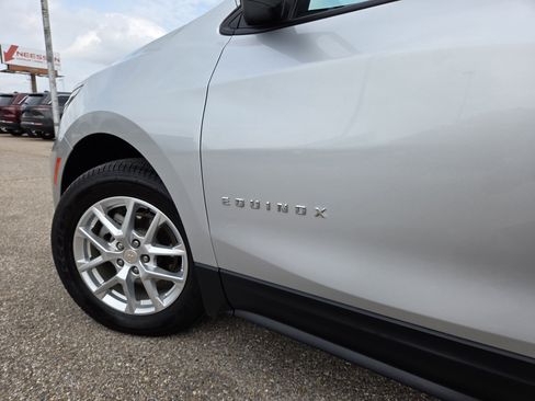 Used 2022 Chevrolet Equinox LS w/ LPO, Floor Liner Package AWD/4WD image 11