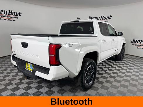 Used 2025 Toyota Tacoma TRD Sport AWD/4WD image 7