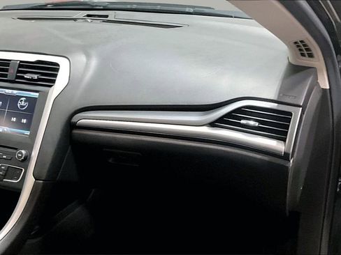 Used 2016 Ford Fusion SE image 25