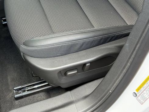 Used 2023 Buick Envision Preferred AWD/4WD image 28