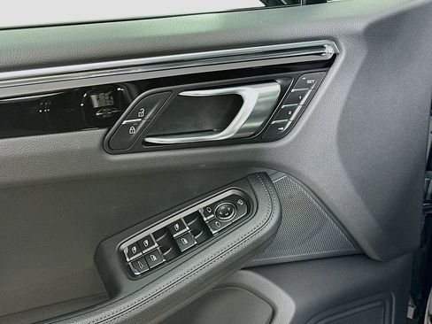 Used 2025 Porsche Macan image 20