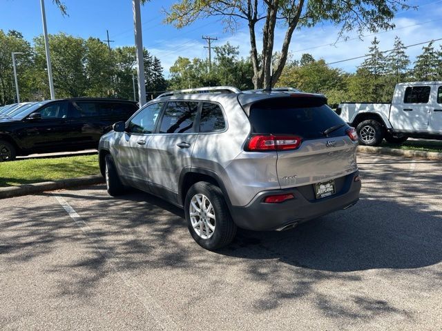 Used 2016 Jeep Cherokee Latitude w/ Cold Weather Group AWD/4WD image 11