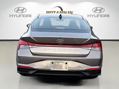 Used 2023 Hyundai Elantra SE FWD image 6