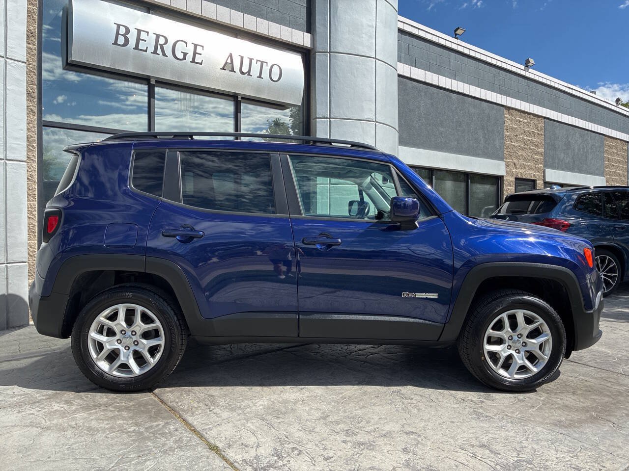 Used 2018 Jeep Renegade Latitude w/ Cold Weather Group AWD/4WD image 6