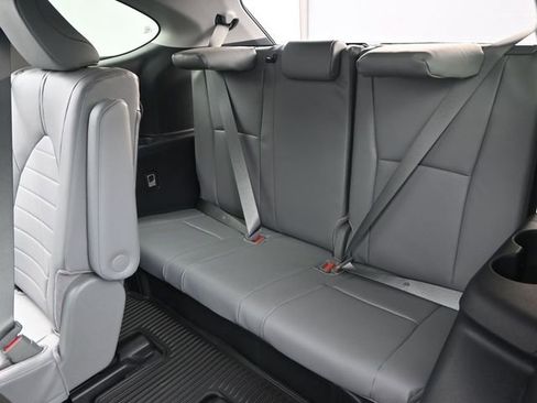 Used 2026 Toyota Highlander XLE image 14