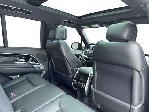 Used 2024 Land Rover Range Rover SE image 39
