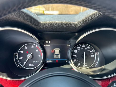 Used 2020 Alfa Romeo Stelvio Sport w/ Quick Order Package 22J Sport AWD/4WD image 36