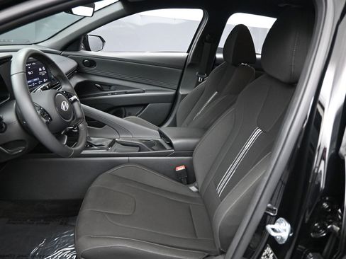 Used 2025 Hyundai Elantra Sport FWD image 9