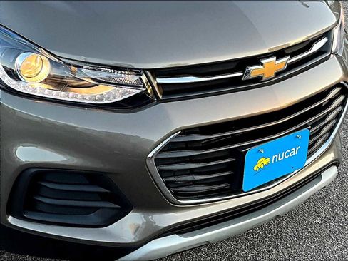 Used 2022 Chevrolet Trax LT w/ LT Convenience Package image 29