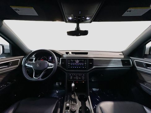 Used 2021 Volkswagen Atlas Cross Sport SE w/ Panoramic Sunroof Package image 16