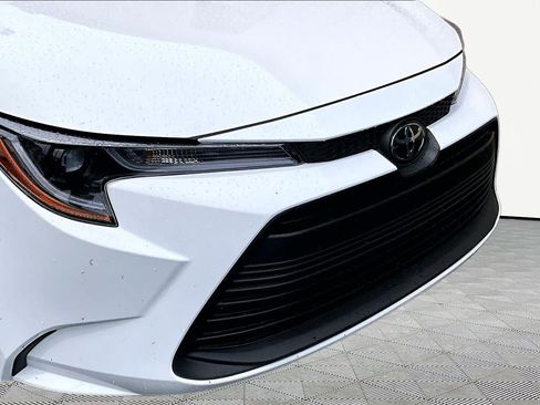 Used 2025 Toyota Corolla LE FWD image 30