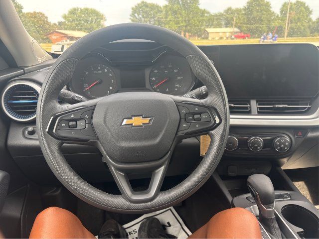 Used 2026 Chevrolet Trax LS FWD image 17