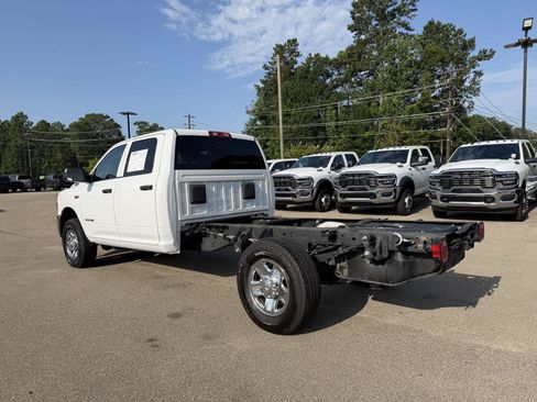 Used 2019 RAM 3500 Tradesman w/ Chrome Appearance Group AWD/4WD image 4