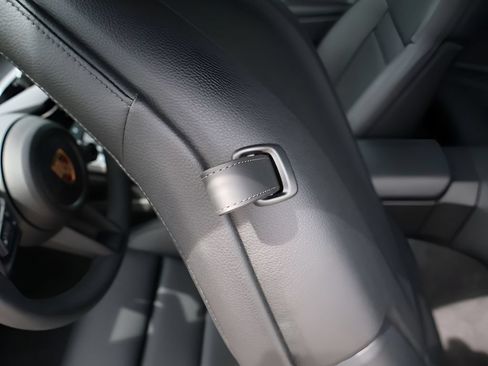 Certified 2025 Porsche 911 Carrera RWD image 17