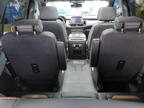 Used 2024 GMC Yukon AT4 w/ Technology Package AWD/4WD image 14