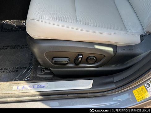 Used 2019 Lexus UX 250h AWD/4WD image 17