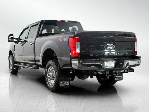 Used 2017 Ford F250 XLT w/ XLT Premium Package AWD/4WD image 3