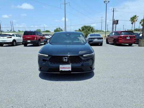 Used 2025 Honda Accord Sport image 3