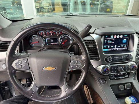 Used 2019 Chevrolet Suburban LT image 6