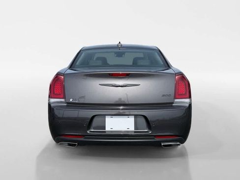 Used 2022 Chrysler 300 Touring L RWD image 4