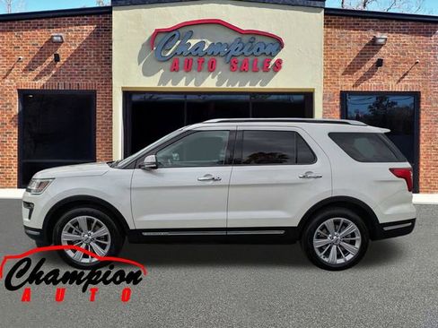 Used 2019 Ford Explorer Limited w/ Ford Safe & Smart Package image 10