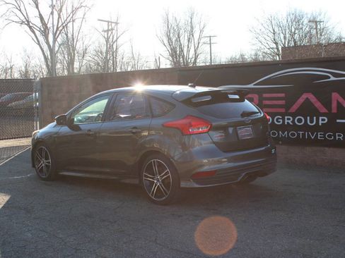 Used 2016 Ford Focus ST w/ Equipment Group 401A image 4