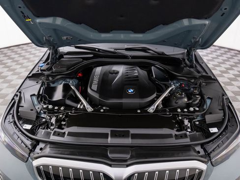 Used 2025 BMW 540i xDrive w/ Premium Package image 31