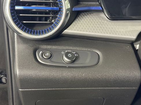 Used 2025 Chevrolet Trax LT w/ Driver Confidence Package image 19